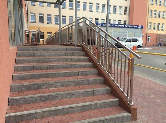 SPS ZOZ Lębork - Budowa podjazdu dla osób niepełnosprawnych